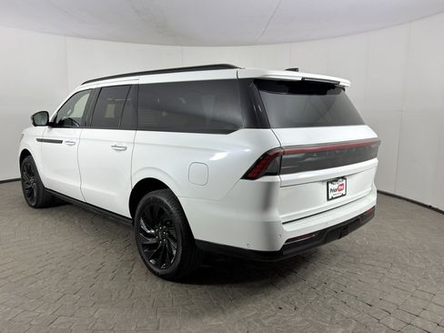 Used 2025 Lincoln Navigator L Reserve w/ Jet Appearance Package AWD/4WD image 4