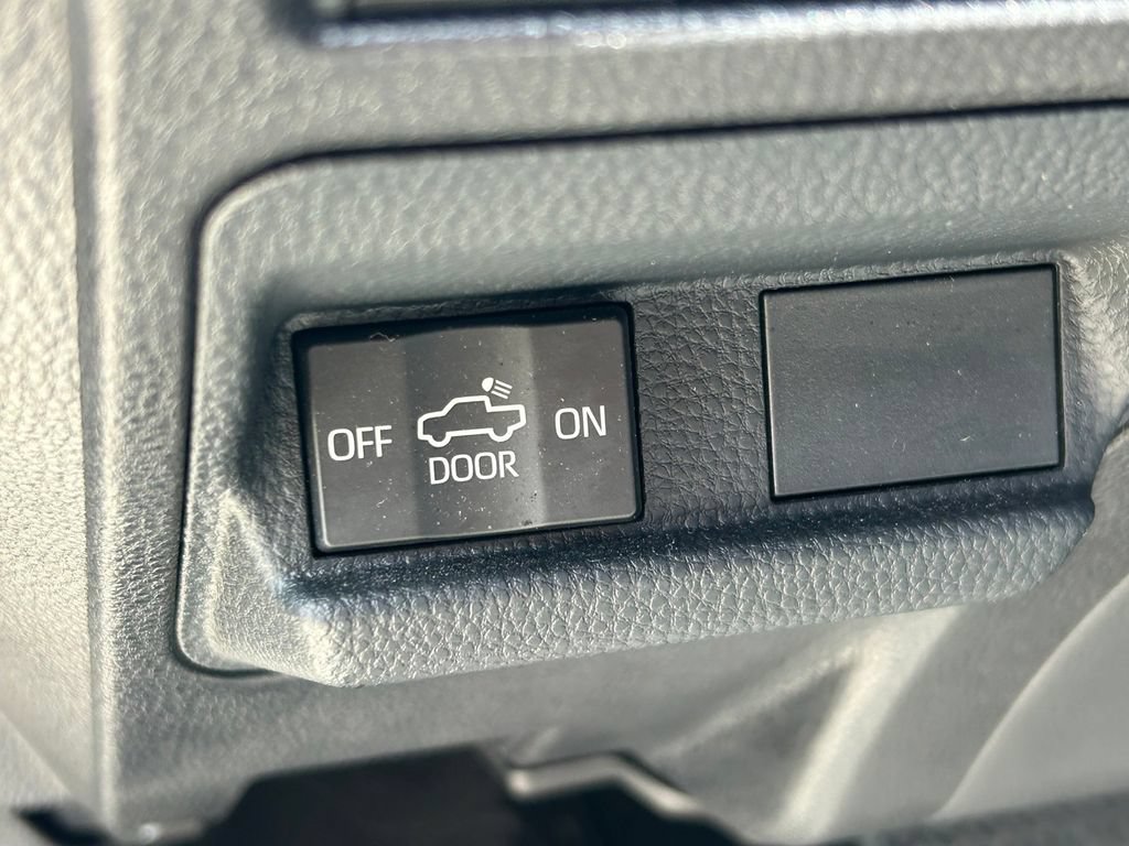 Certified 2025 Toyota Tacoma SR5 AWD/4WD image 25