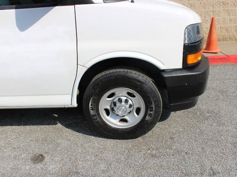 Used 2019 Chevrolet Express 2500 image 20