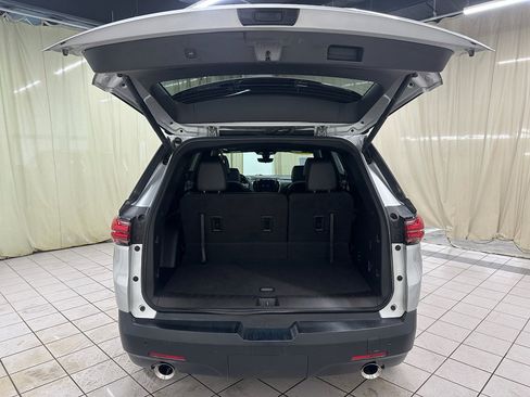Used 2022 Chevrolet Traverse RS image 8