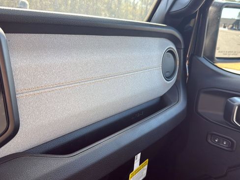 New 2025 Jeep Gladiator Sport image 22