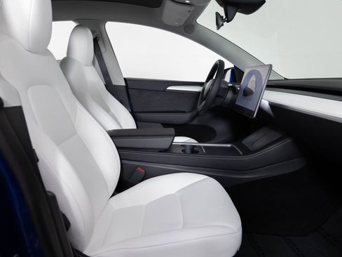 Used 2024 Tesla Model Y Long Range image 28