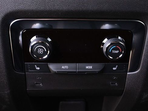 New 2025 Chevrolet Suburban Premier w/ Sun And Tow Package image 38