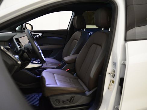 Certified 2025 Audi Q4 e-tron Premium w/ Convenience Package image 4