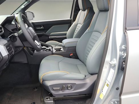 Certified 2025 Toyota Tacoma 4x4 Double Cab Hybrid image 11