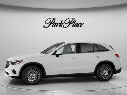 Used 2026 Mercedes-Benz GLC 300 image 4