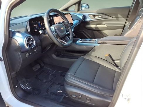 Used 2024 Chevrolet Equinox EV LT FWD image 11