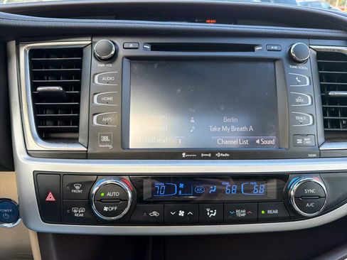 Used 2019 Toyota Highlander Limited image 30