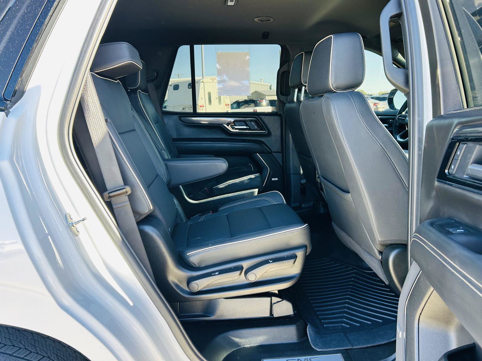 Used 2025 GMC Yukon Elevation AWD/4WD image 38