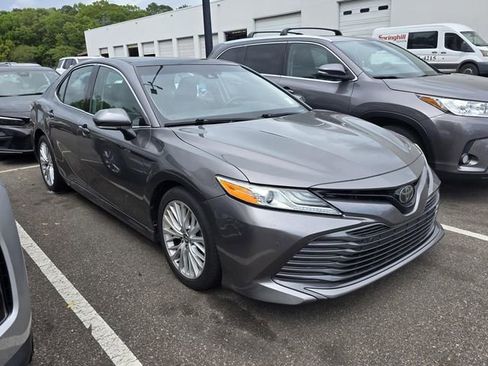 Used 2018 Toyota Camry XLE image 1