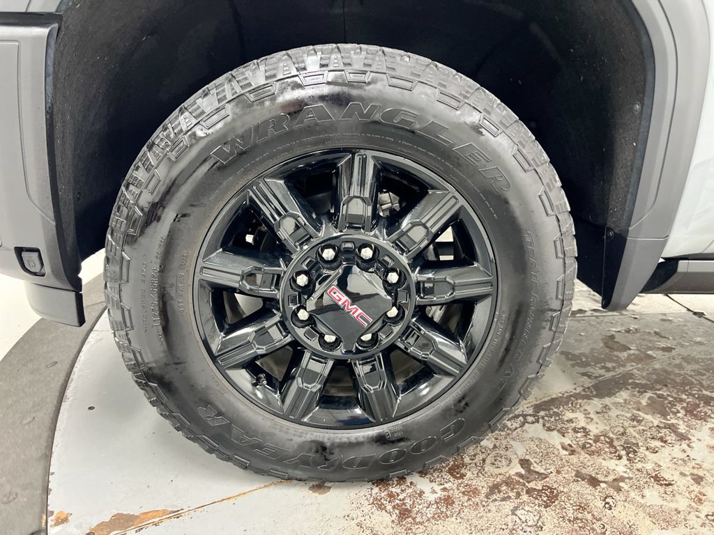 Used 2024 GMC Sierra 2500 AT4 w/ AT4 Premium Plus Package AWD/4WD image 28