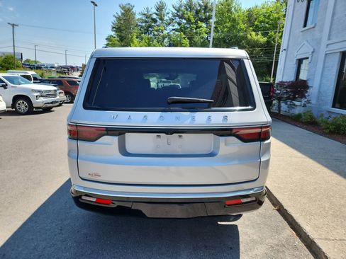 Used 2024 Jeep Wagoneer 4WD w/ Premium Group I image 4