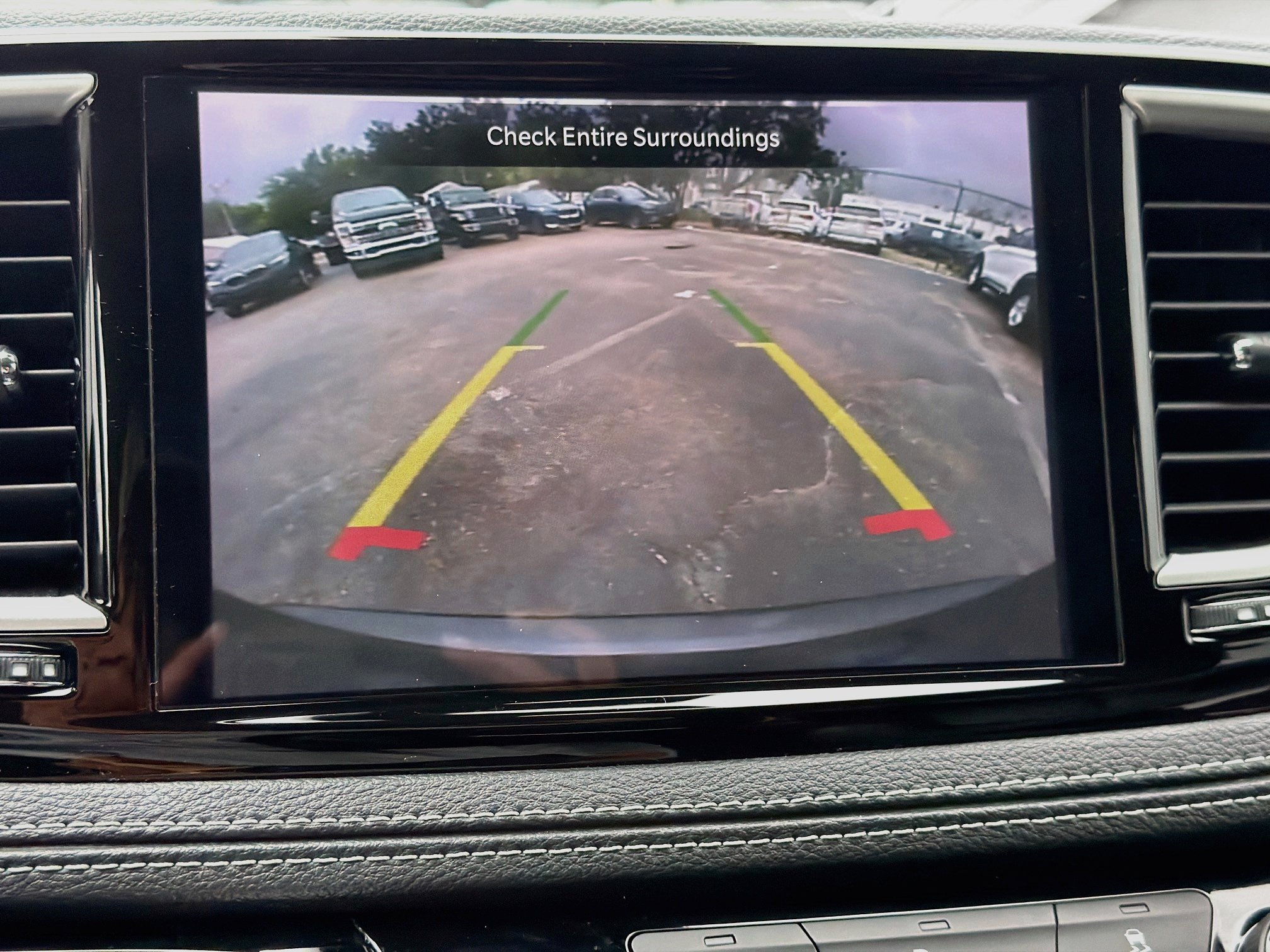 Used 2024 Chrysler Pacifica Limited FWD image 32