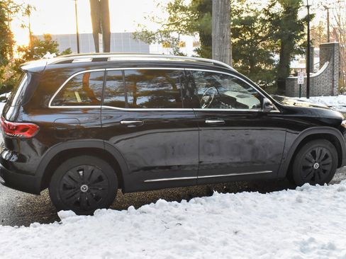 Used 2023 Mercedes-Benz EQB 300 4MATIC image 10