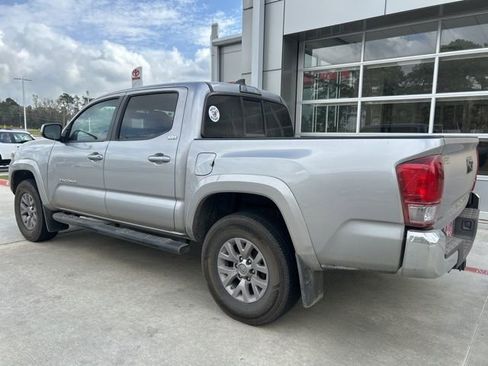 Used 2017 Toyota Tacoma SR5 w/ Tow Package image 4