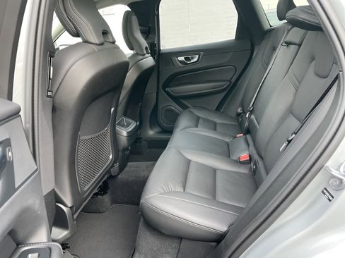Used 2025 Volvo XC60 B5 Plus image 33
