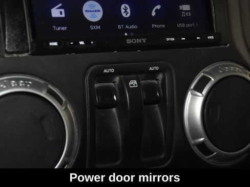 Used 2018 Jeep Wrangler Sahara w/ Connectivity Group AWD/4WD image 22
