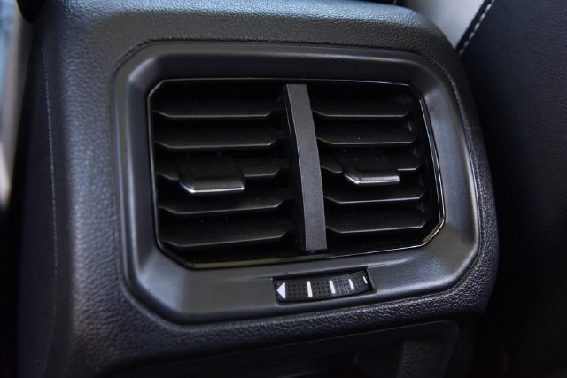 Used 2025 Volkswagen Taos SE w/ Panoramic Sunroof Package FWD image 22