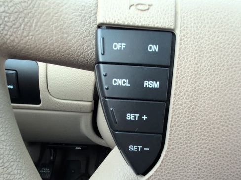 Used 2005 Ford Five Hundred SE image 28