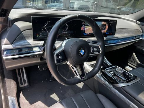 Used 2023 BMW 760i xDrive AWD/4WD image 9