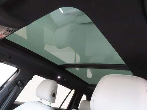 Used 2020 Volkswagen Tiguan SE R-Line image 22