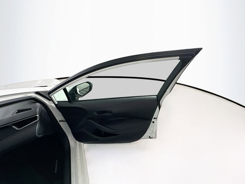 Used 2023 Toyota Corolla LE w/ Carpet Mat Package (TMS) image 31