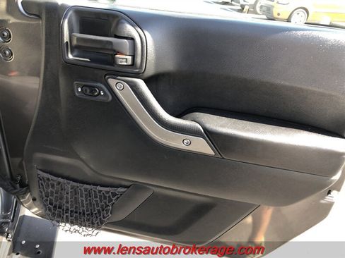 Used 2018 Jeep Wrangler Sport AWD/4WD image 19