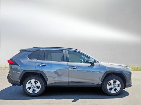 Used 2025 Toyota RAV4 XLE AWD/4WD image 6