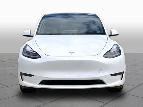 Used 2023 Tesla Model Y AWD image 3