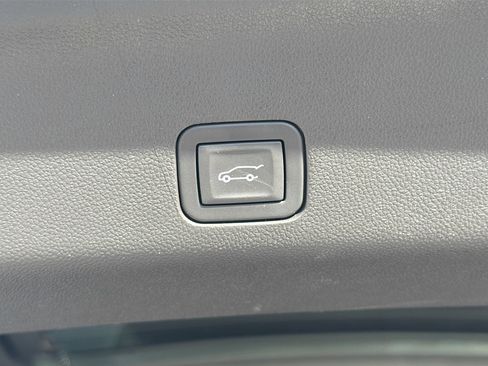 Used 2025 Chevrolet Tahoe LT AWD/4WD image 13