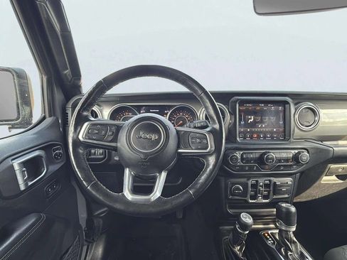 Used 2018 Jeep Wrangler Unlimited Sahara image 10