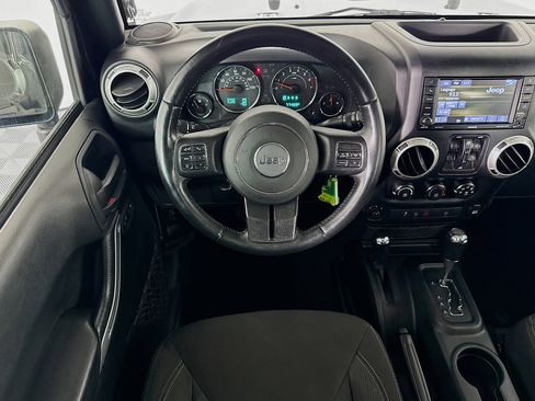 Used 2018 Jeep Wrangler Unlimited Sahara w/ Connectivity Group image 16