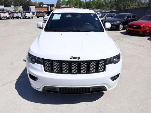 Used 2018 Jeep Grand Cherokee Altitude RWD image 11