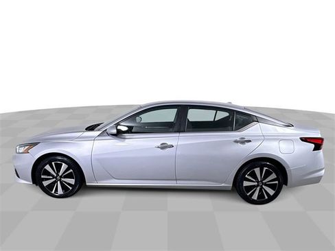 Used 2022 Nissan Altima 2.5 SV image 5