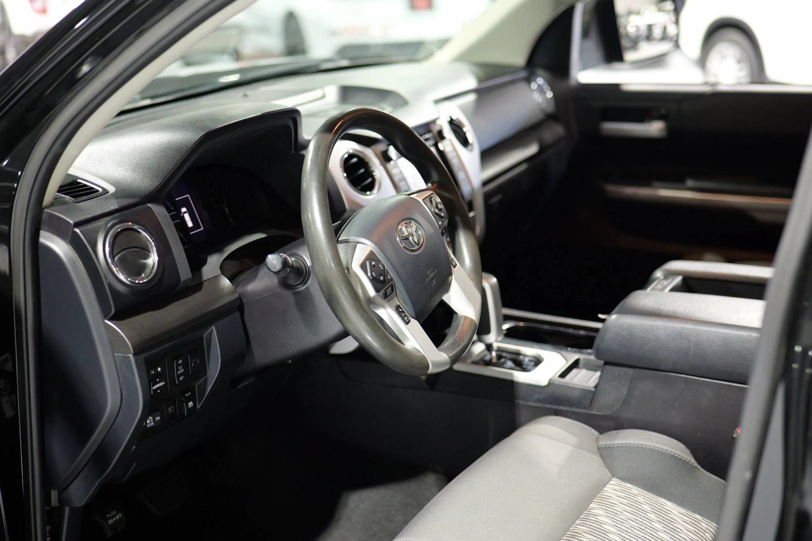 Used 2019 Toyota Tundra SR5 w/ SR5 Upgrade Package AWD/4WD image 10
