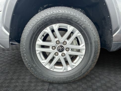 Used 2023 Toyota Tundra SR5 w/ SR5 Convenience Package AWD/4WD image 21