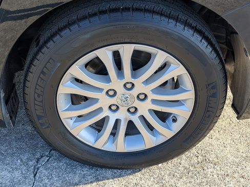 Used 2011 Toyota Sienna XLE image 26