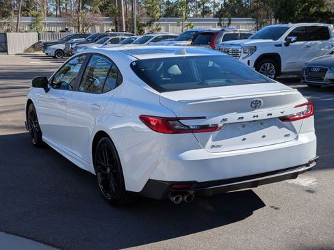 Used 2025 Toyota Camry SE image 5