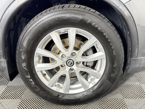 Used 2017 Nissan Rogue SV w/ SV Premium Package image 31
