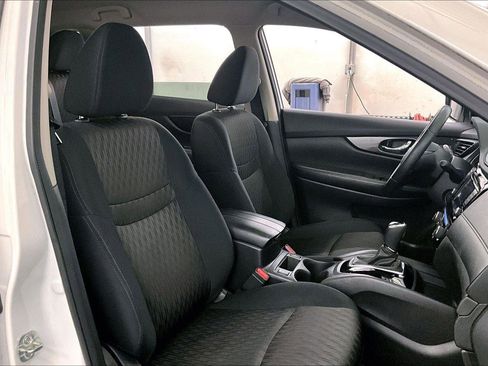 Used 2018 Nissan Rogue SV image 7