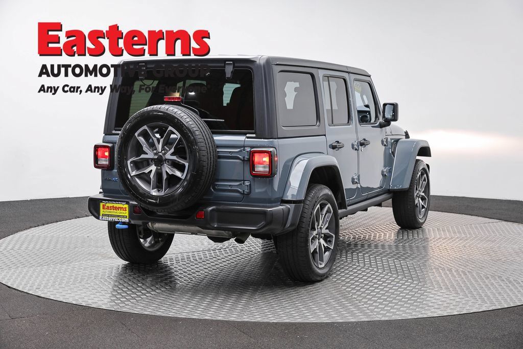 Used 2024 Jeep Wrangler Unlimited w/ Convenience Group AWD/4WD image 5
