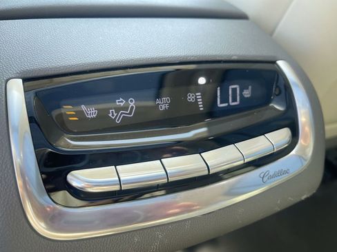Used 2023 Cadillac XT6 Premium Luxury w/ Technology Package AWD/4WD image 32