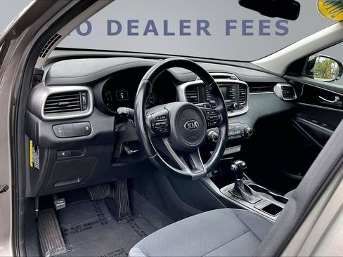 Used 2016 Kia Sorento FWD w/ LX Convenience Package image 17