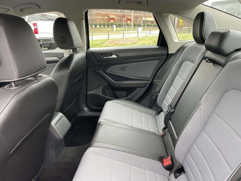 Used 2025 Volkswagen Jetta SE image 20