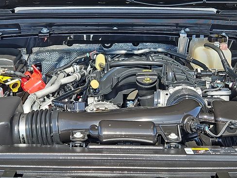 Used 2024 Jeep Gladiator Sport AWD/4WD image 9