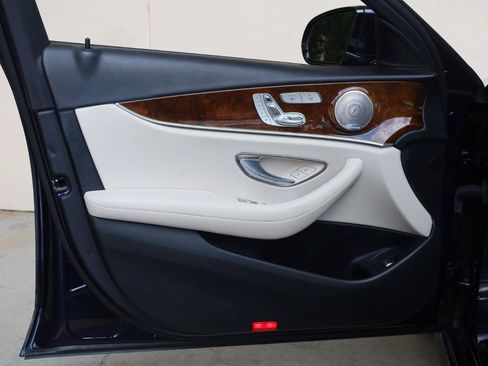 Used 2019 Mercedes-Benz E 300 4MATIC image 15