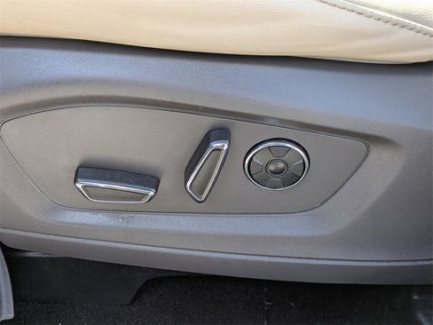 Used 2020 Ford Explorer Platinum w/ Premium Technology Package image 22