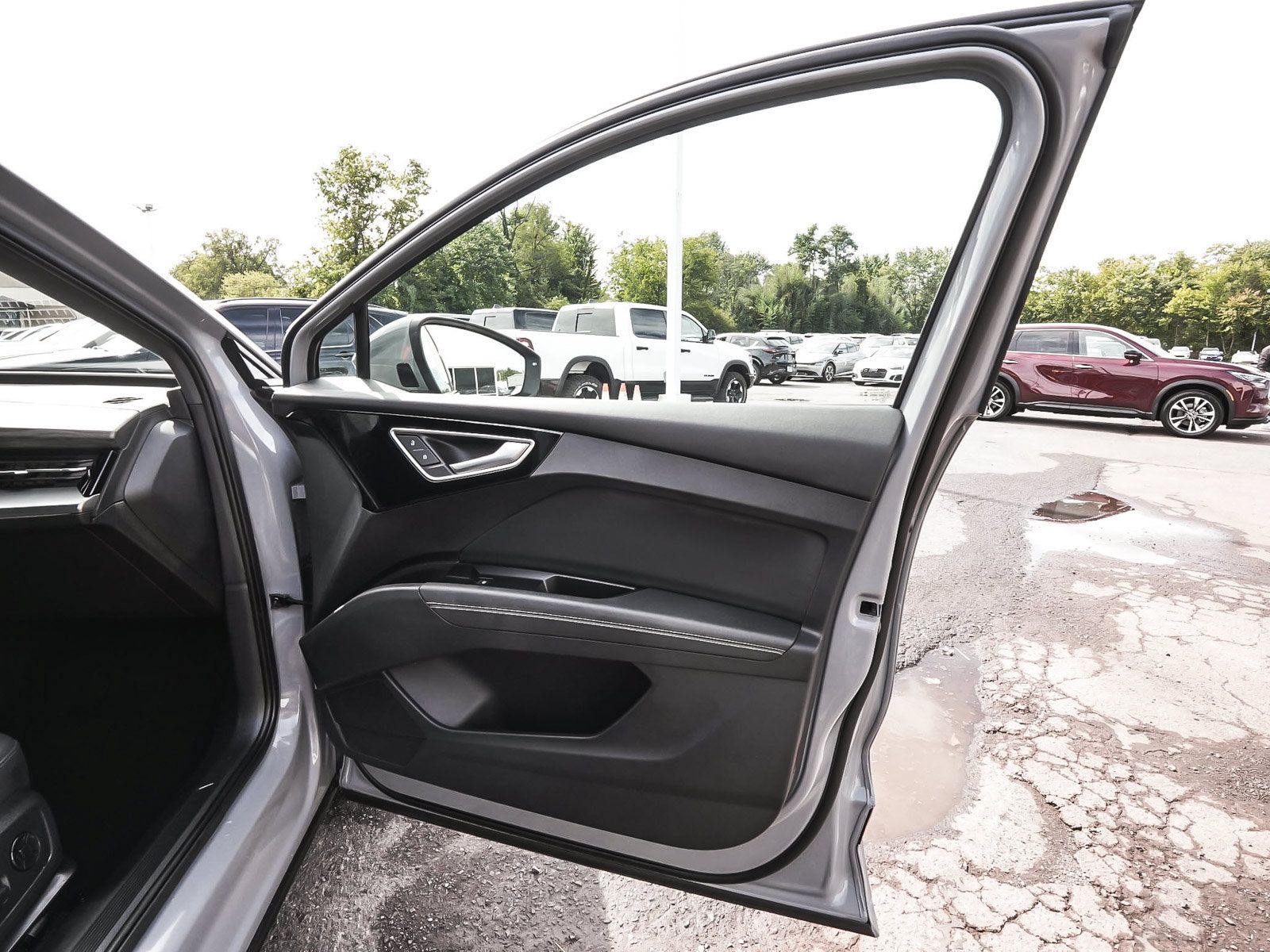 Used 2023 Audi Q4 e-tron Premium Plus w/ Premium Plus AWD/4WD image 15