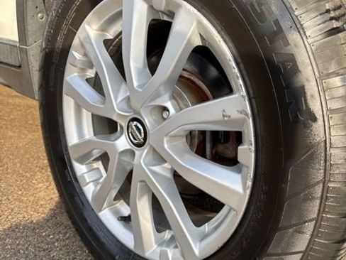 Used 2017 Nissan Rogue SV AWD/4WD image 5