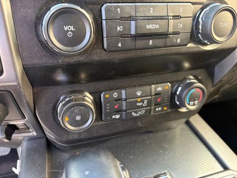 Used 2020 Ford F150 XLT w/ Equipment Group 302A Luxury AWD/4WD image 23